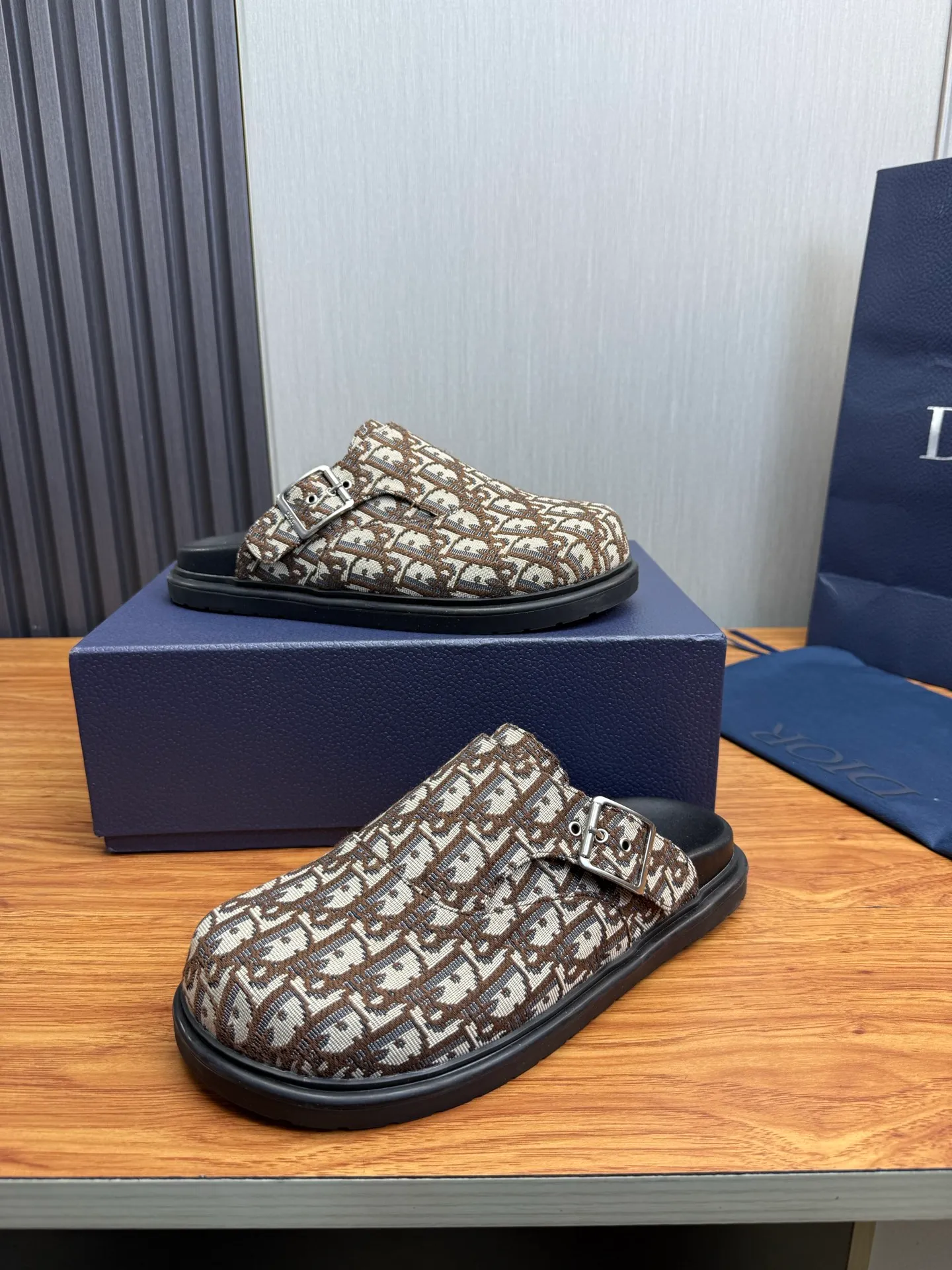Men's men's shoes 420💰 Dior. Men's slippers🩴Official website 1:1 production 38-45 yards 45 46 🉑️Customized original material shipped✅